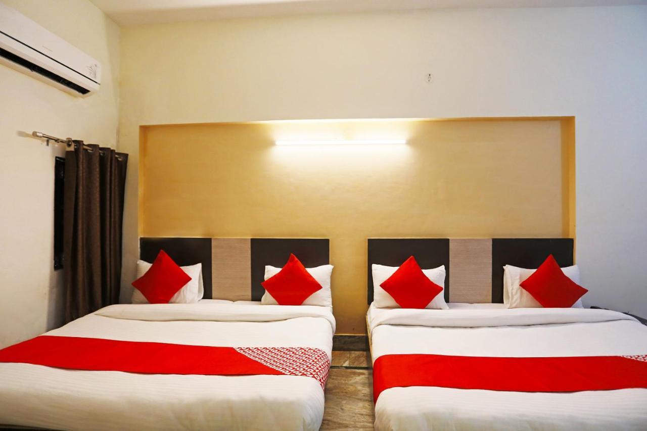 Oyo 30240 Shri Radha Palace Otel Mathura Dış mekan fotoğraf