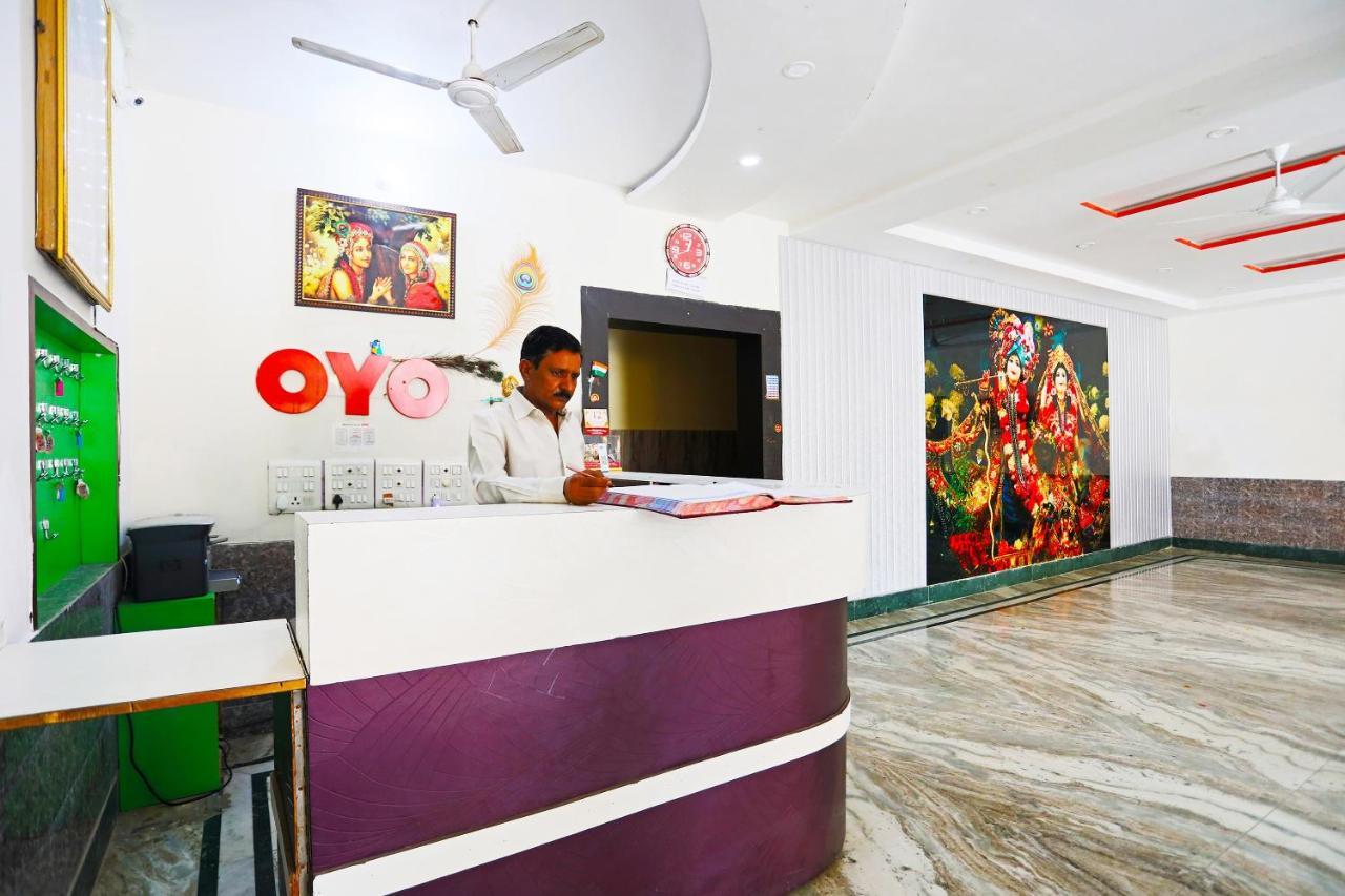 Oyo 30240 Shri Radha Palace Otel Mathura Dış mekan fotoğraf