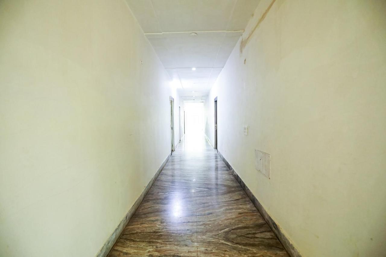 Oyo 30240 Shri Radha Palace Otel Mathura Dış mekan fotoğraf
