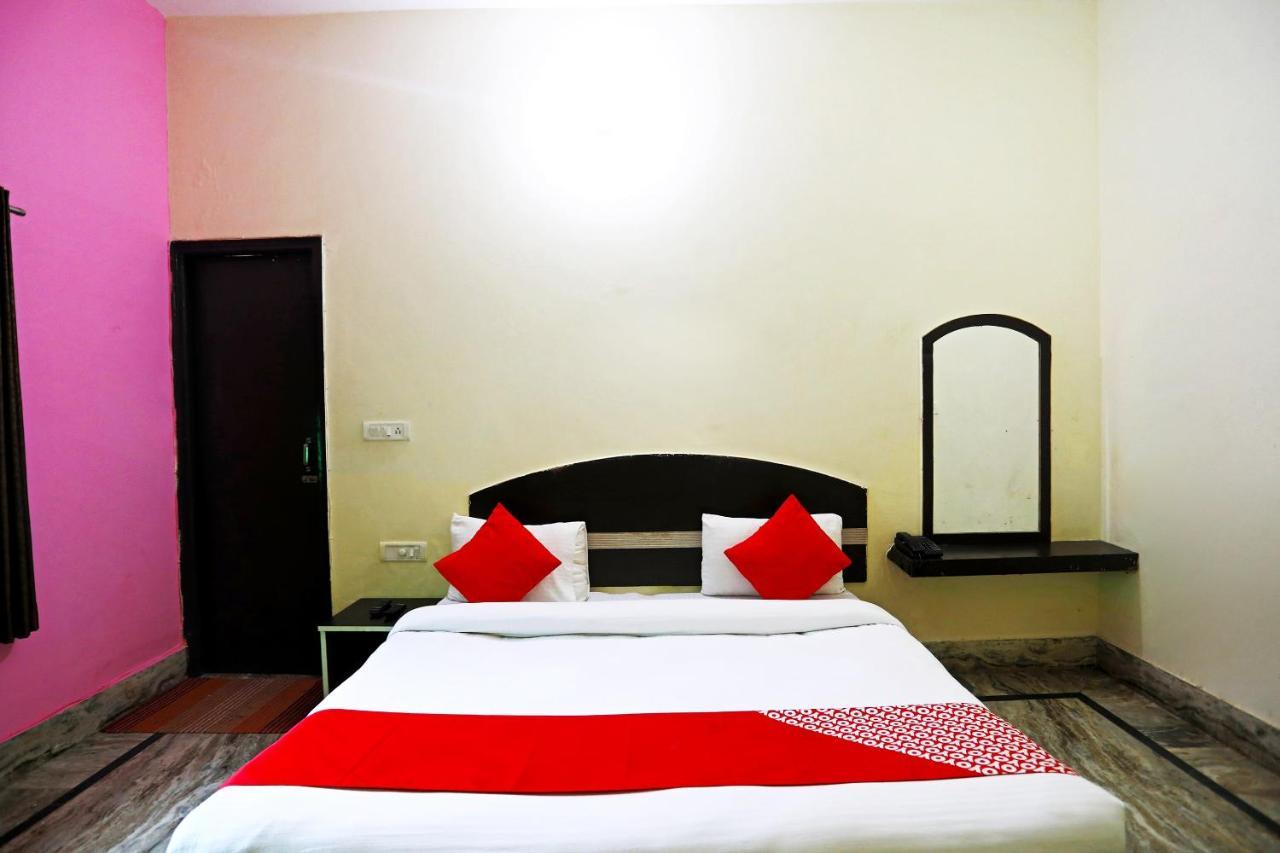 Oyo 30240 Shri Radha Palace Otel Mathura Dış mekan fotoğraf